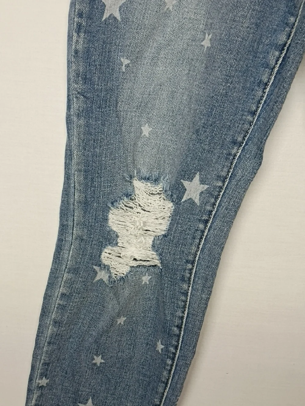 Judy Blue Star-Print Distressed Boyfriend Jeans